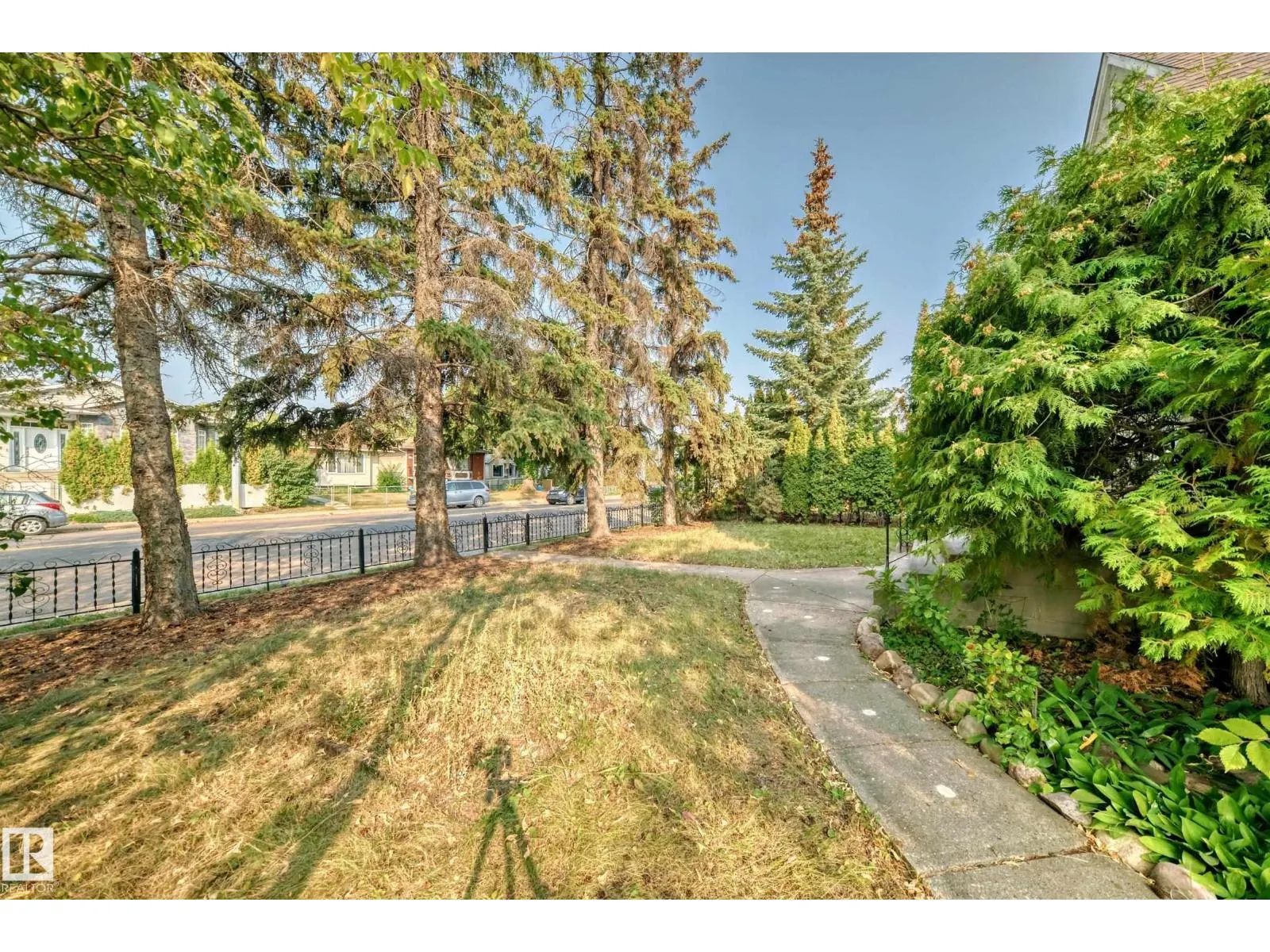 11233 95 ST NW