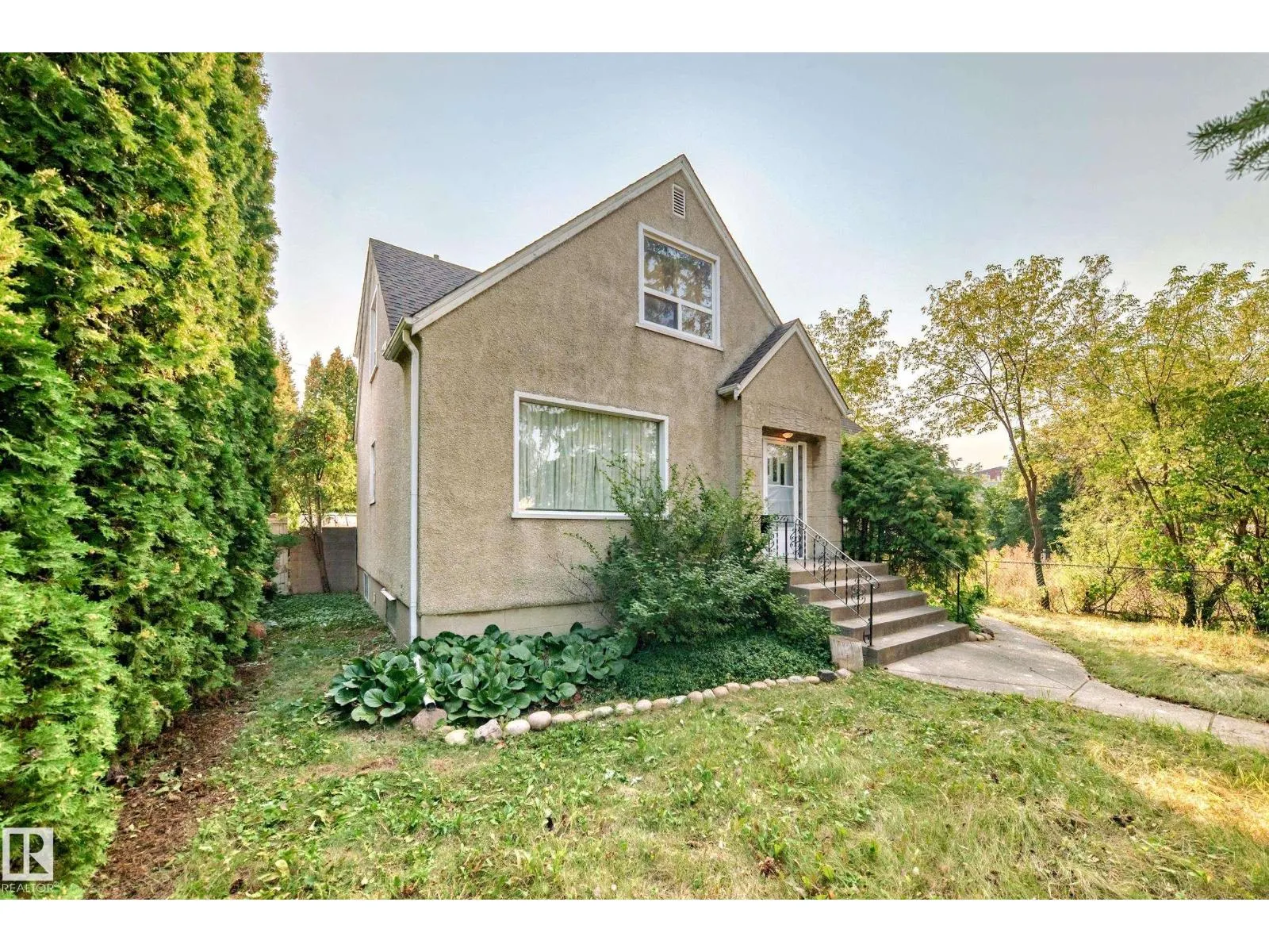 11233 95 ST NW