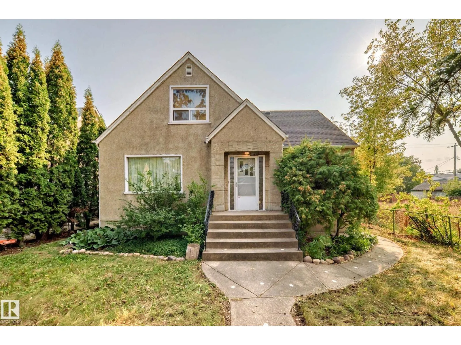 11233 95 ST NW