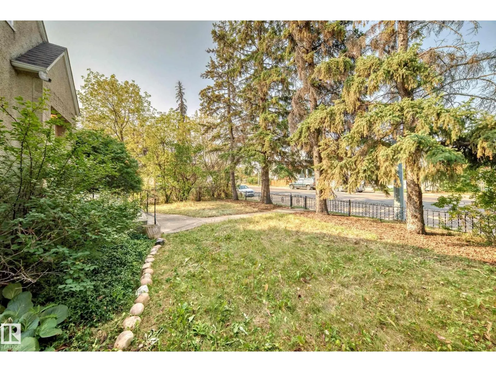 11233 95 ST NW