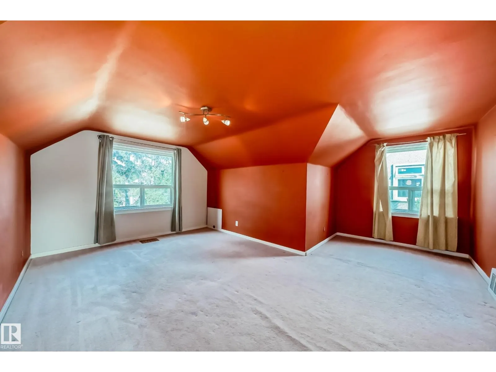 11233 95 ST NW