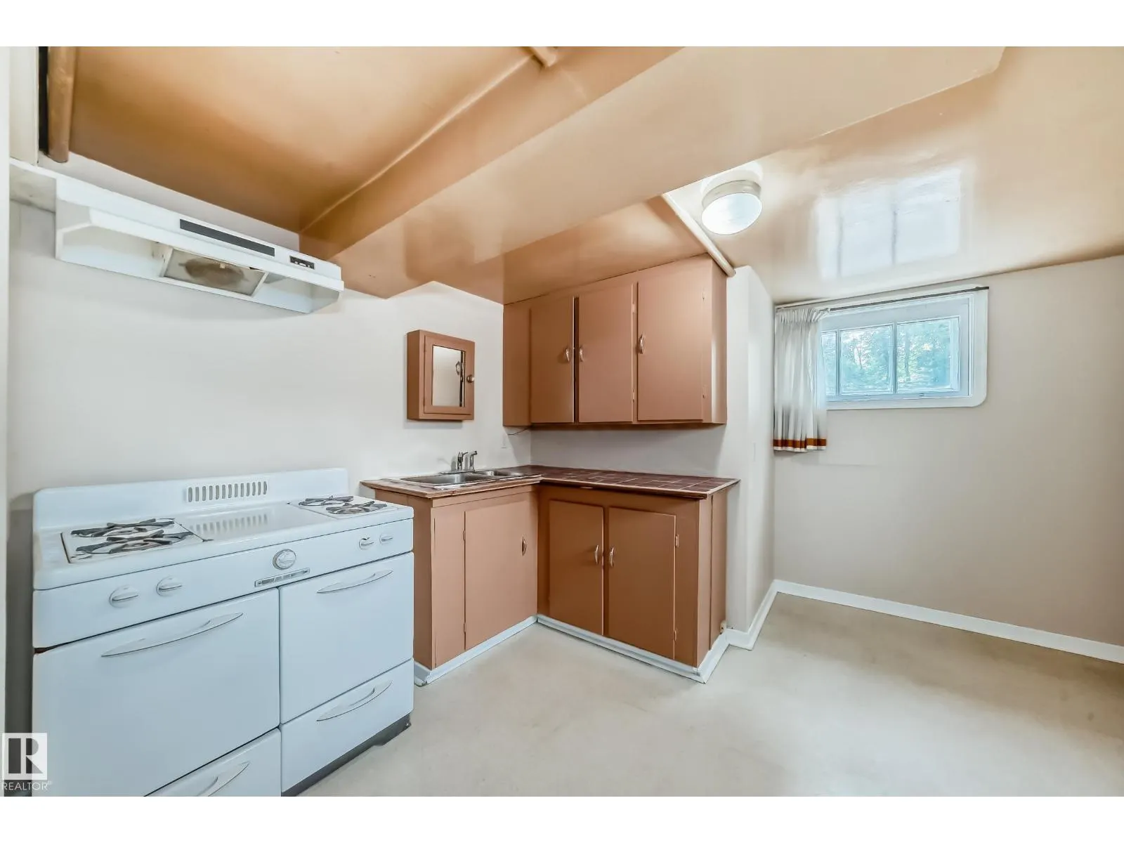 11233 95 ST NW
