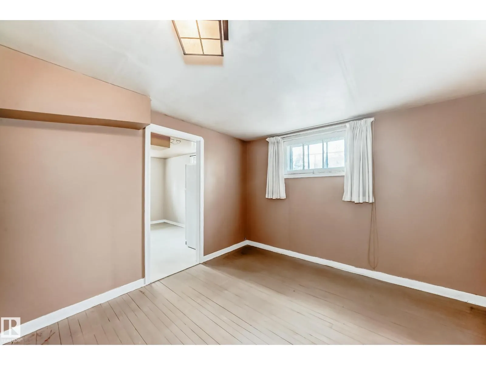 11233 95 ST NW
