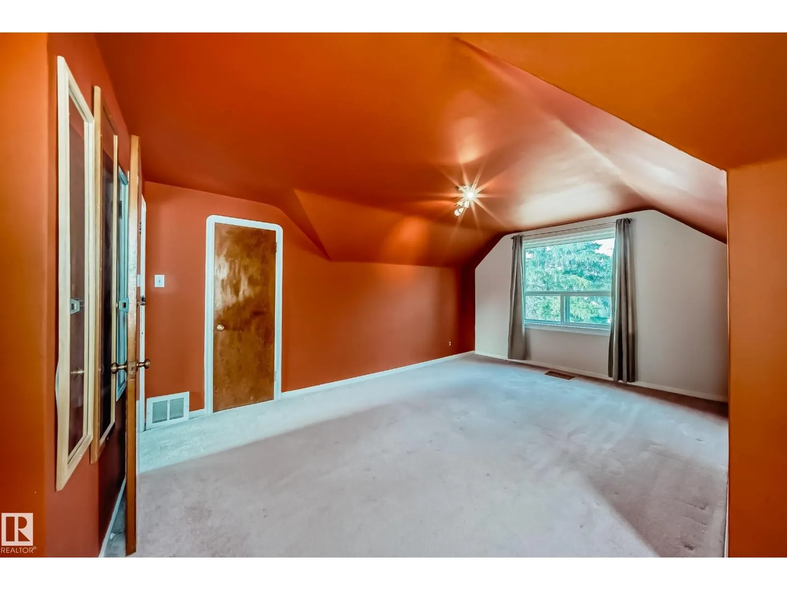 11233 95 ST NW