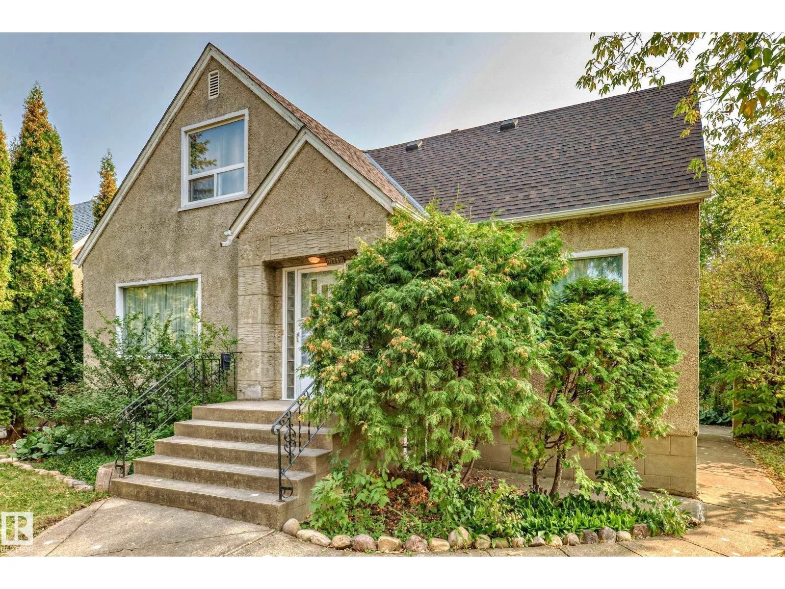 11233 95 ST NW