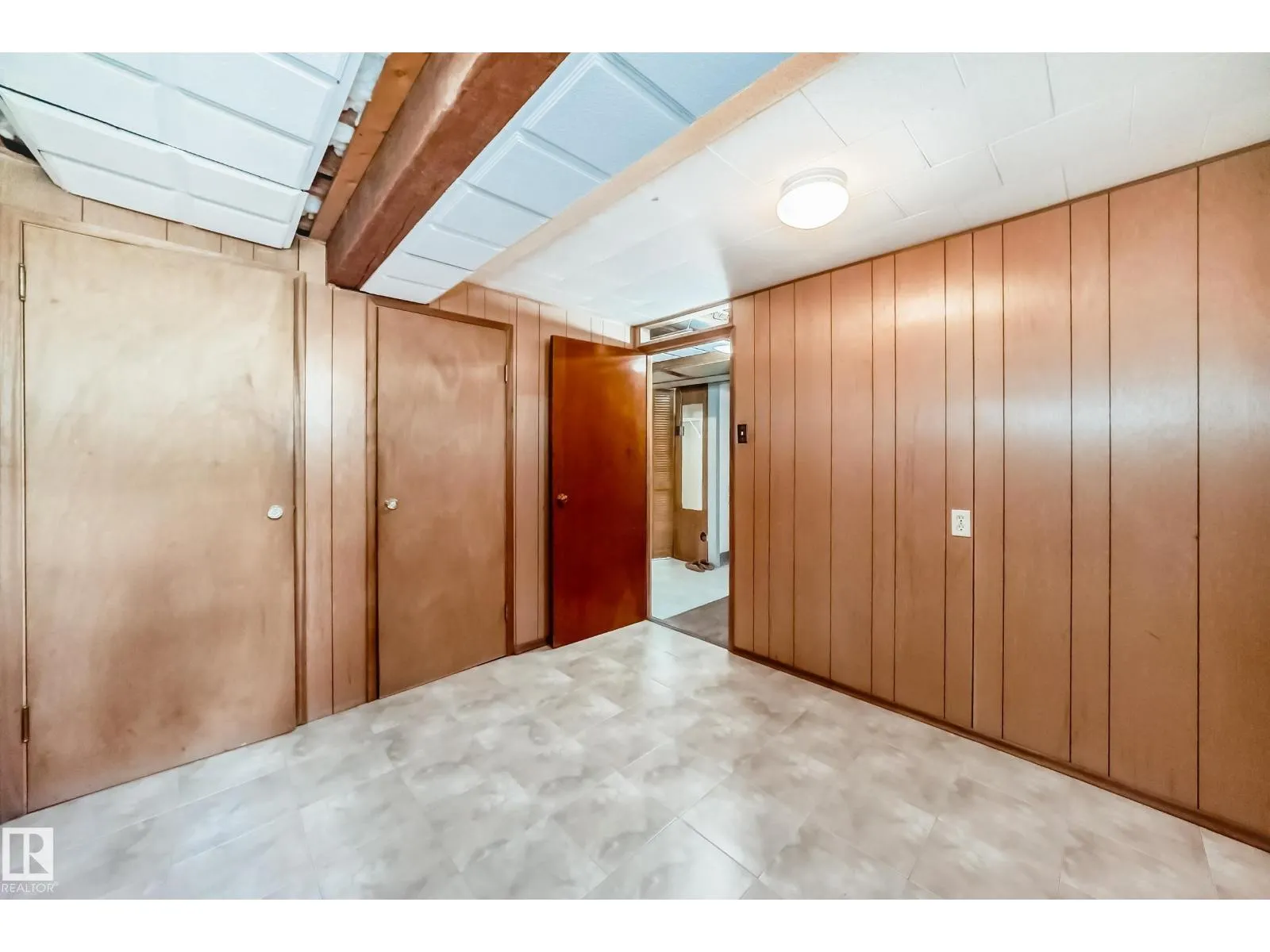11233 95 ST NW