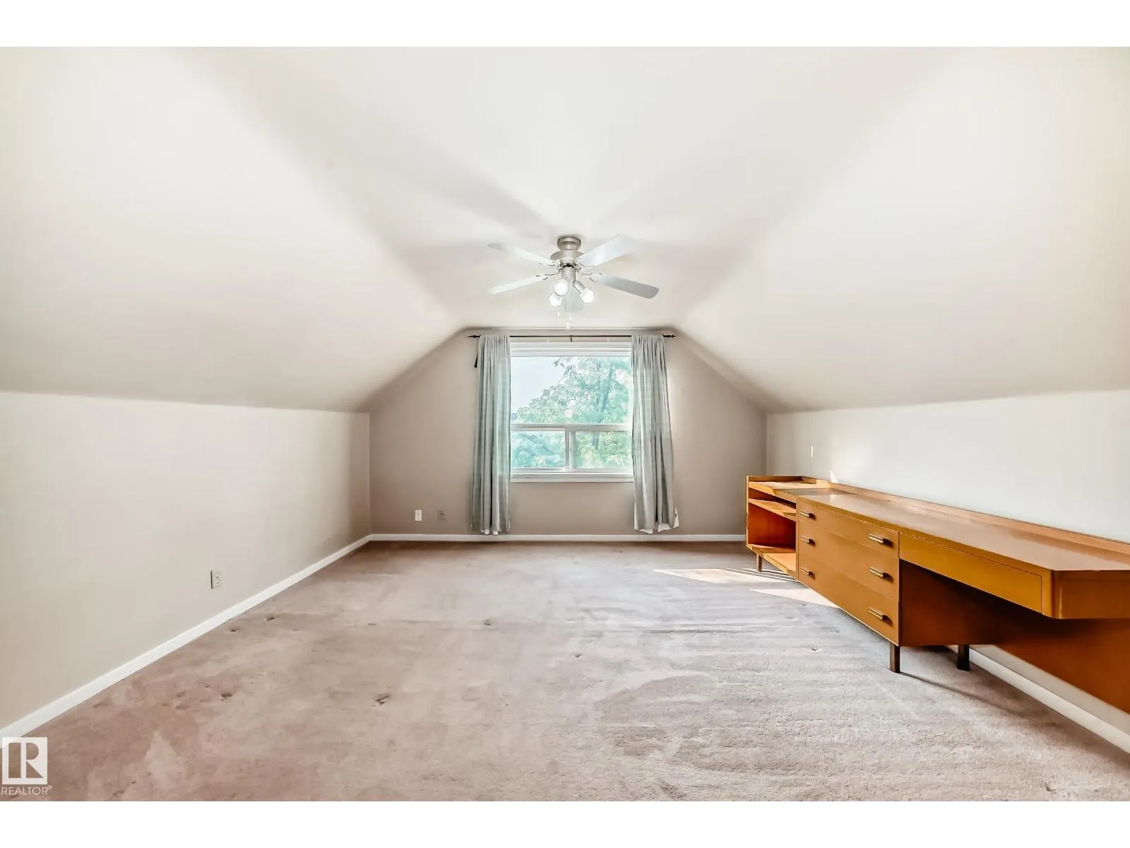 11233 95 ST NW