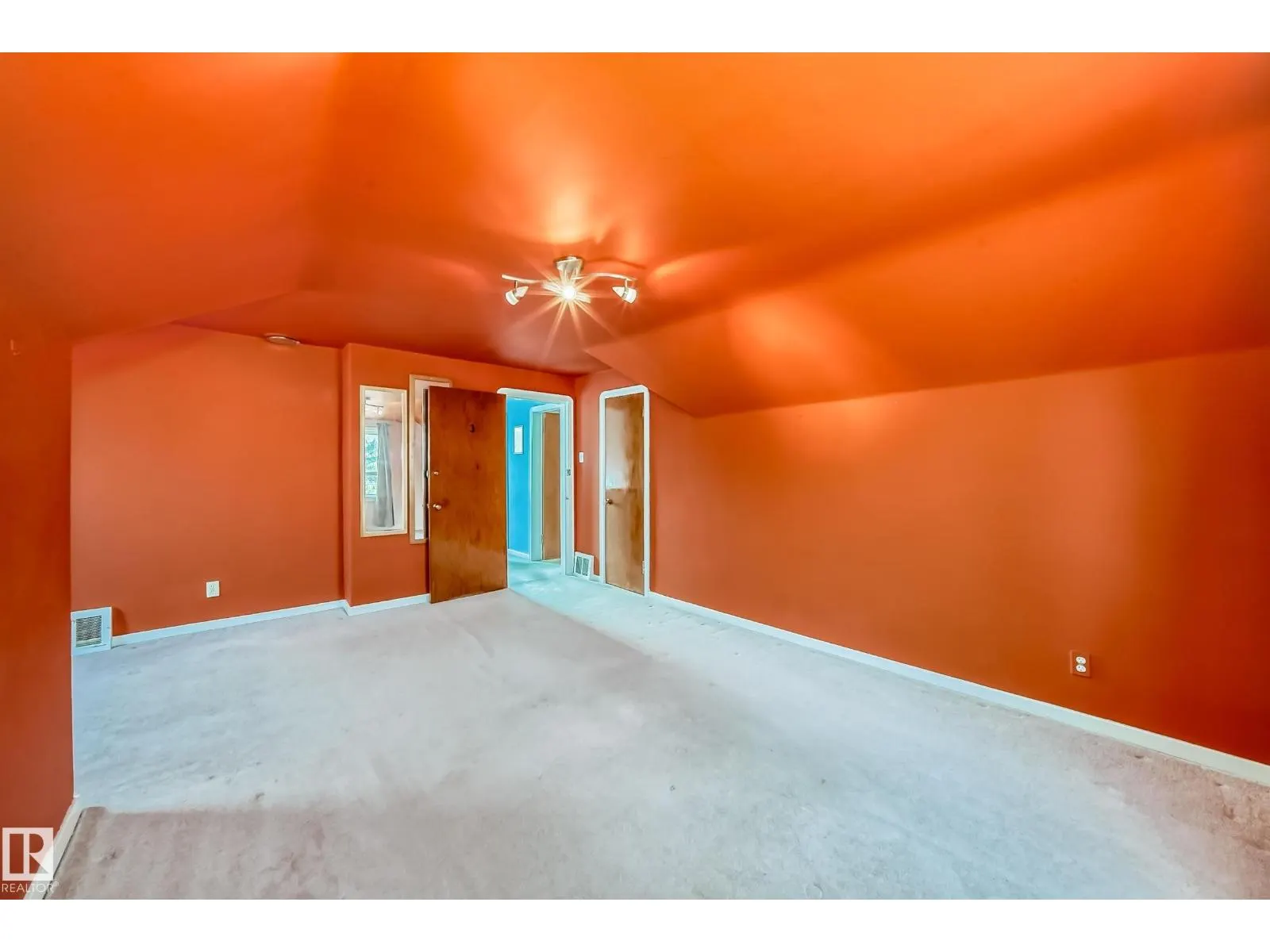 11233 95 ST NW