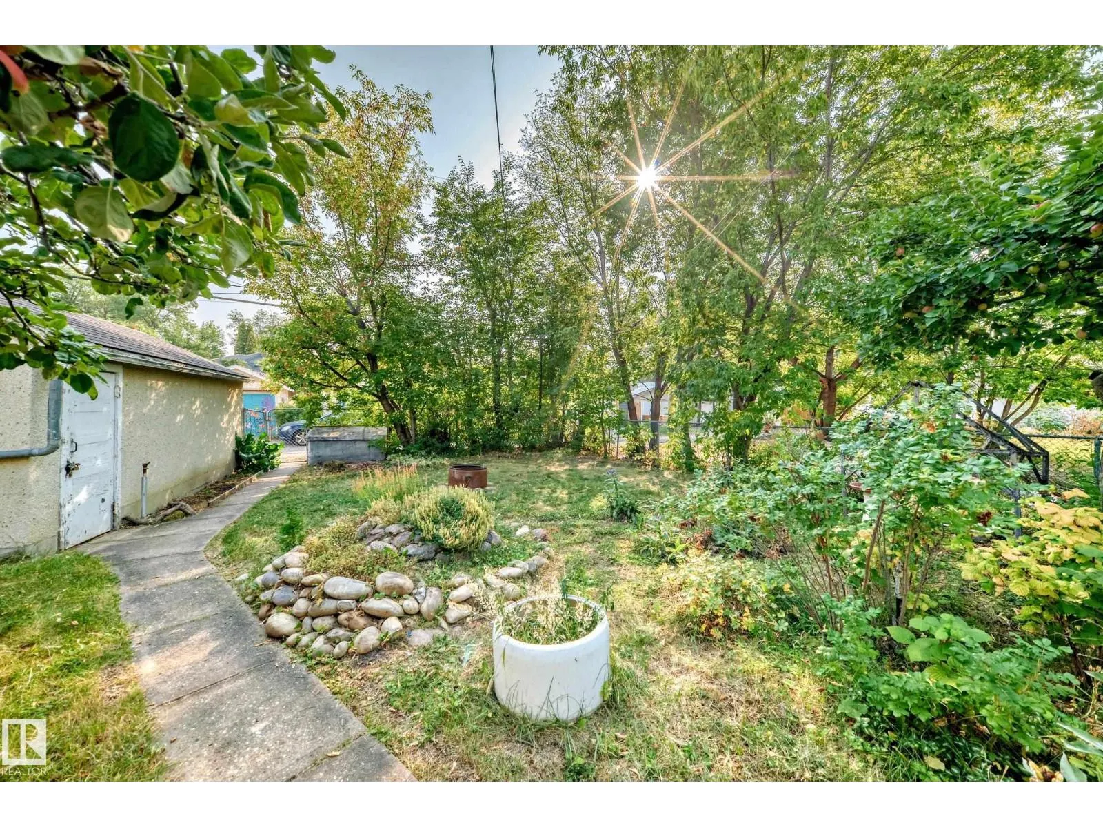 11233 95 ST NW