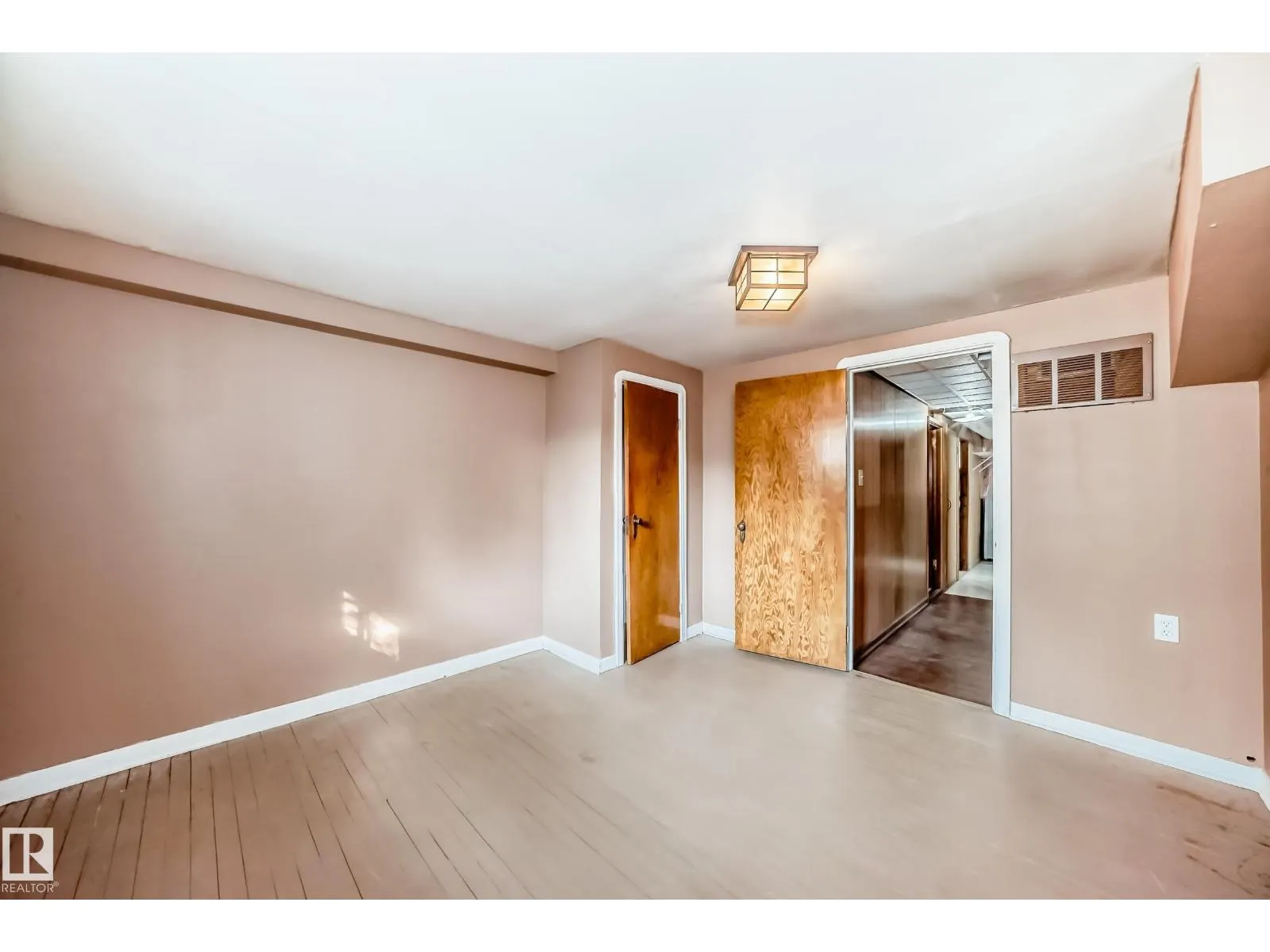 11233 95 ST NW