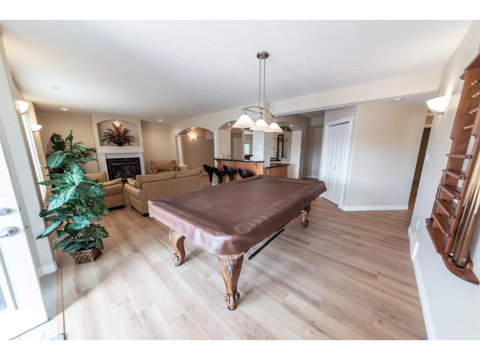 13527 158 AV NW