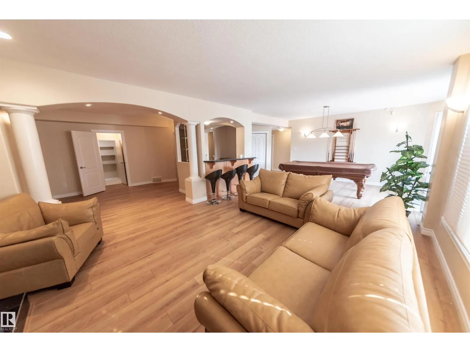 13527 158 AV NW