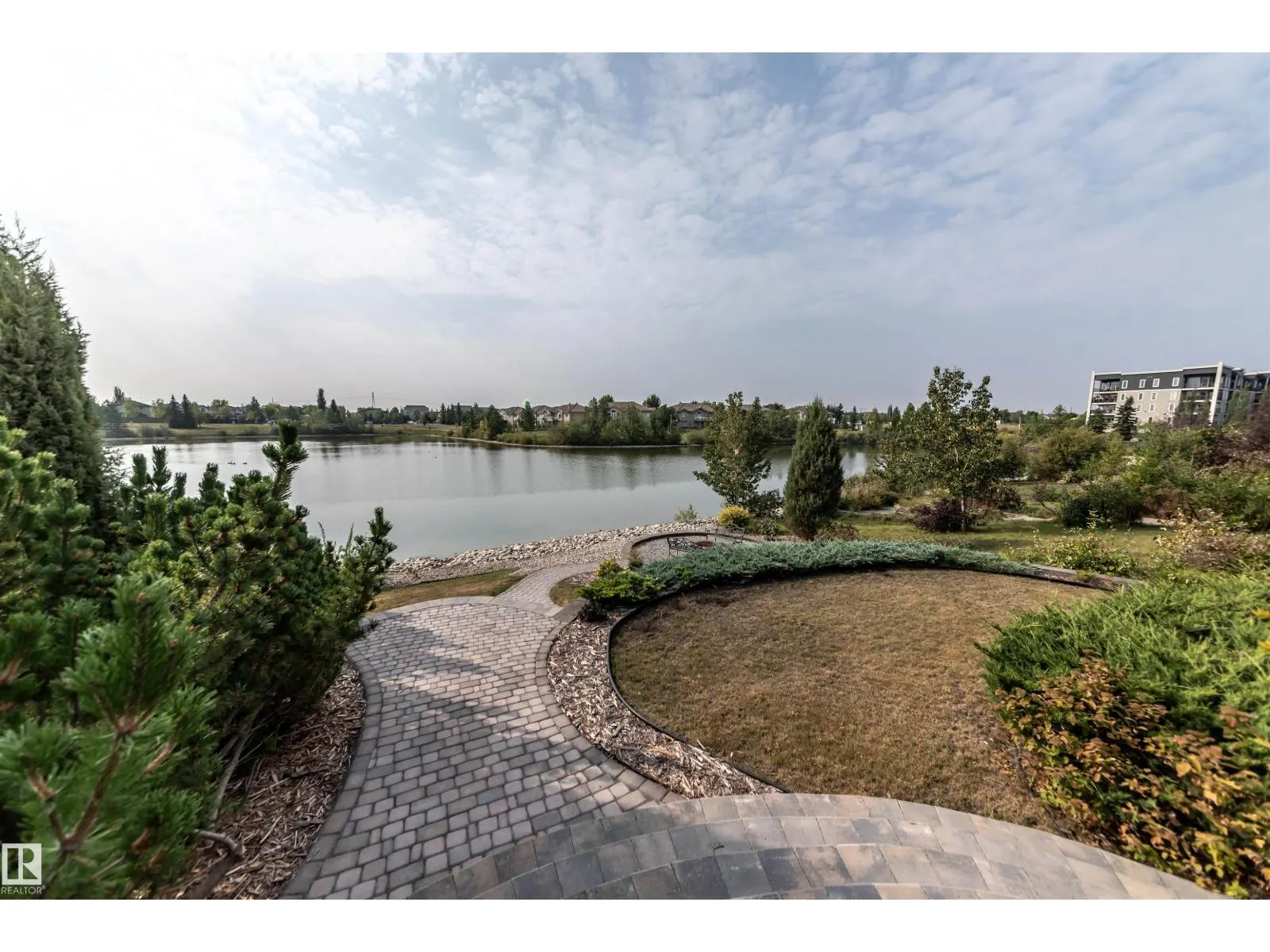 13527 158 AV NW