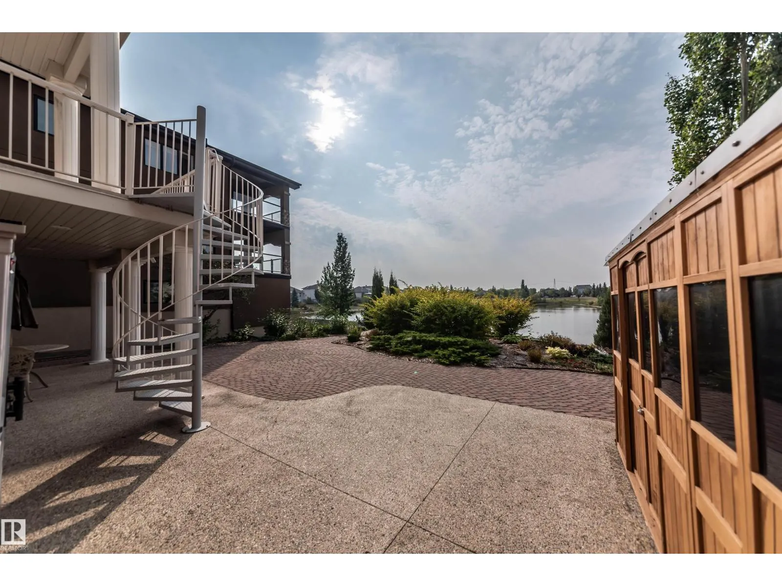 13527 158 AV NW