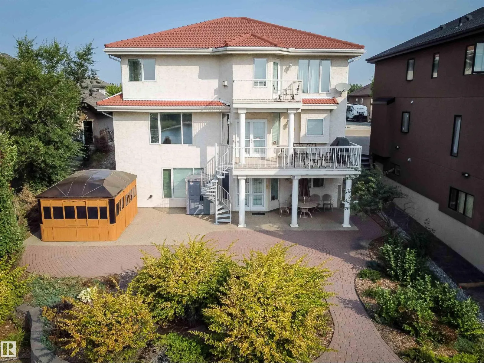13527 158 AV NW
