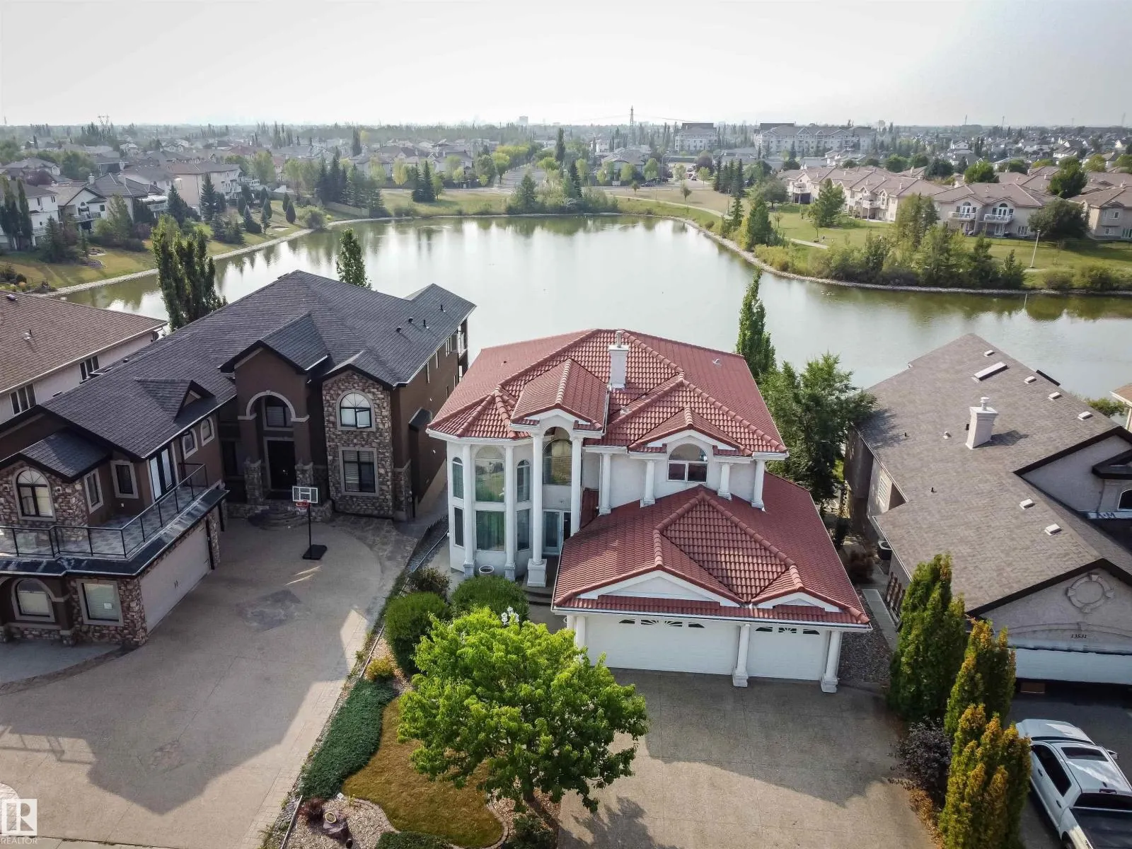 13527 158 AV NW