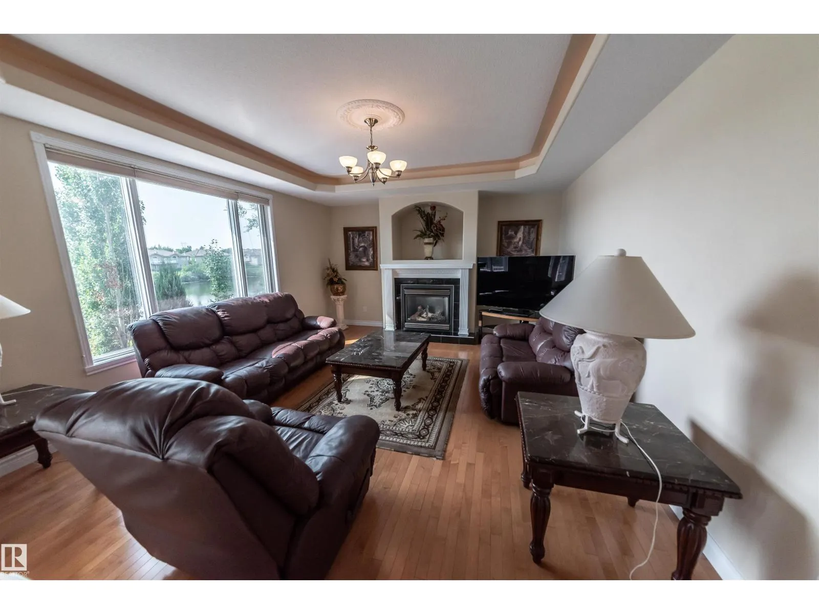 13527 158 AV NW