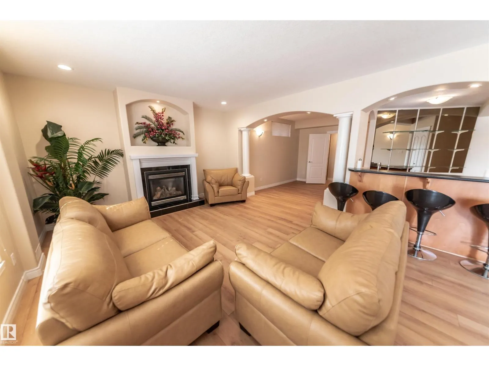 13527 158 AV NW