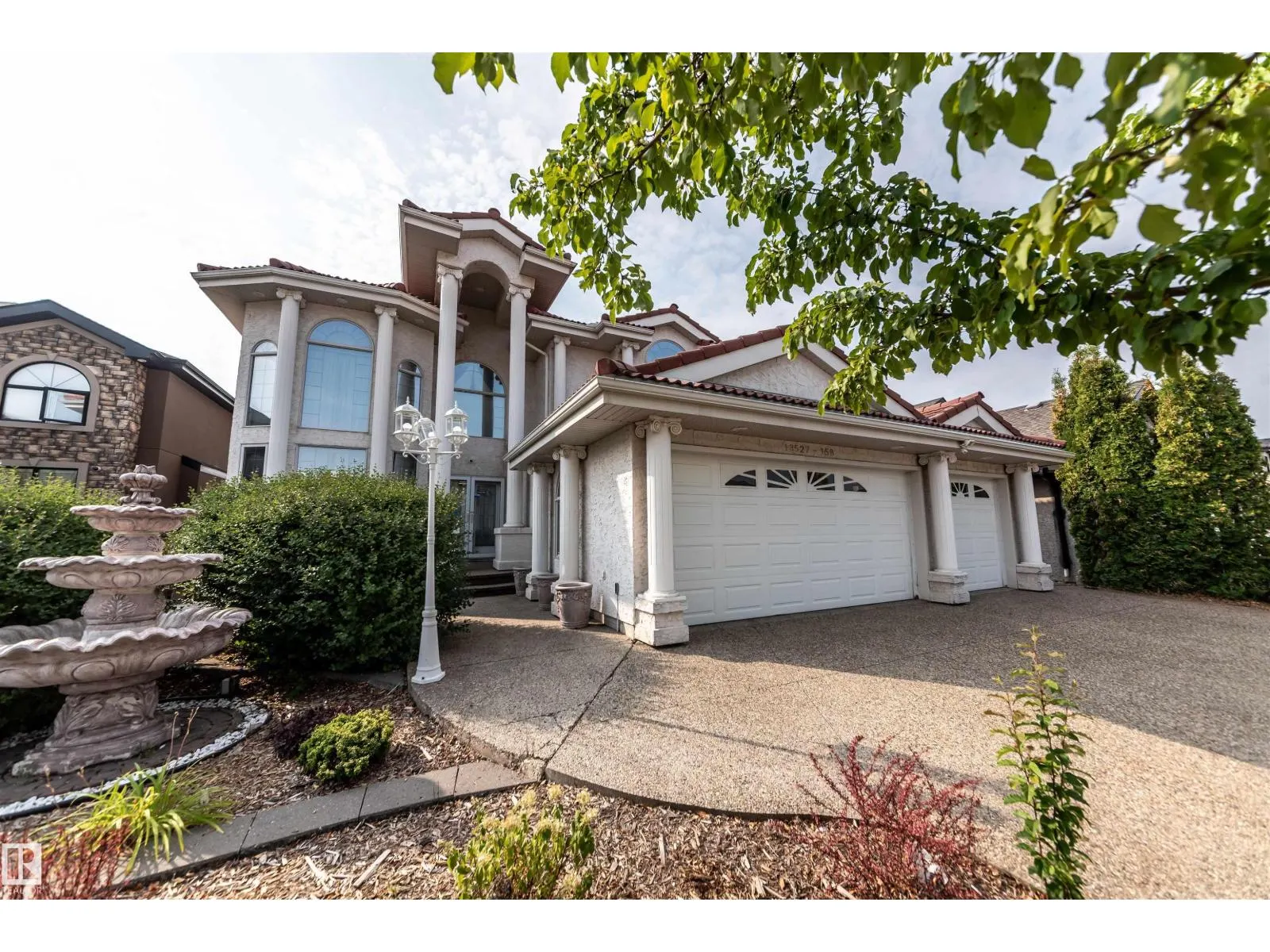 13527 158 AV NW