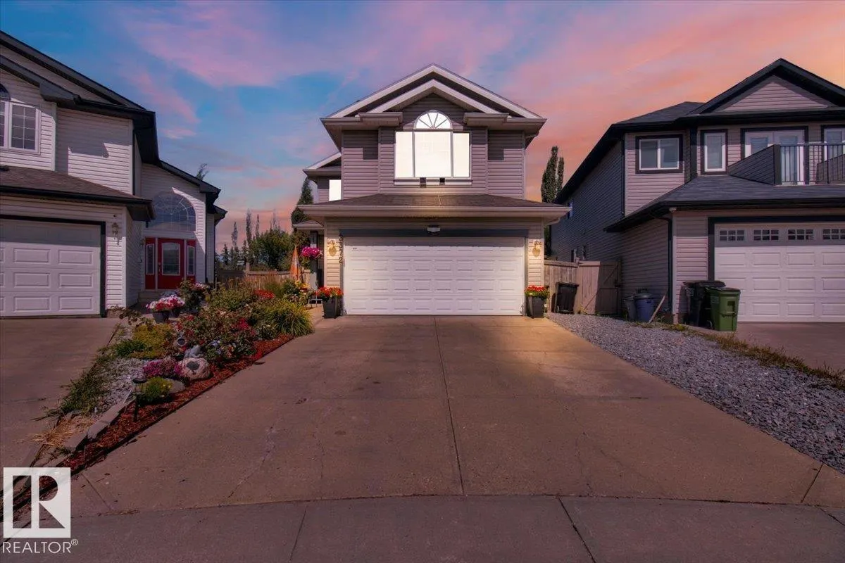 3372 25 AV NW