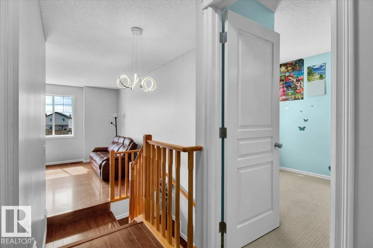3372 25 AV NW
