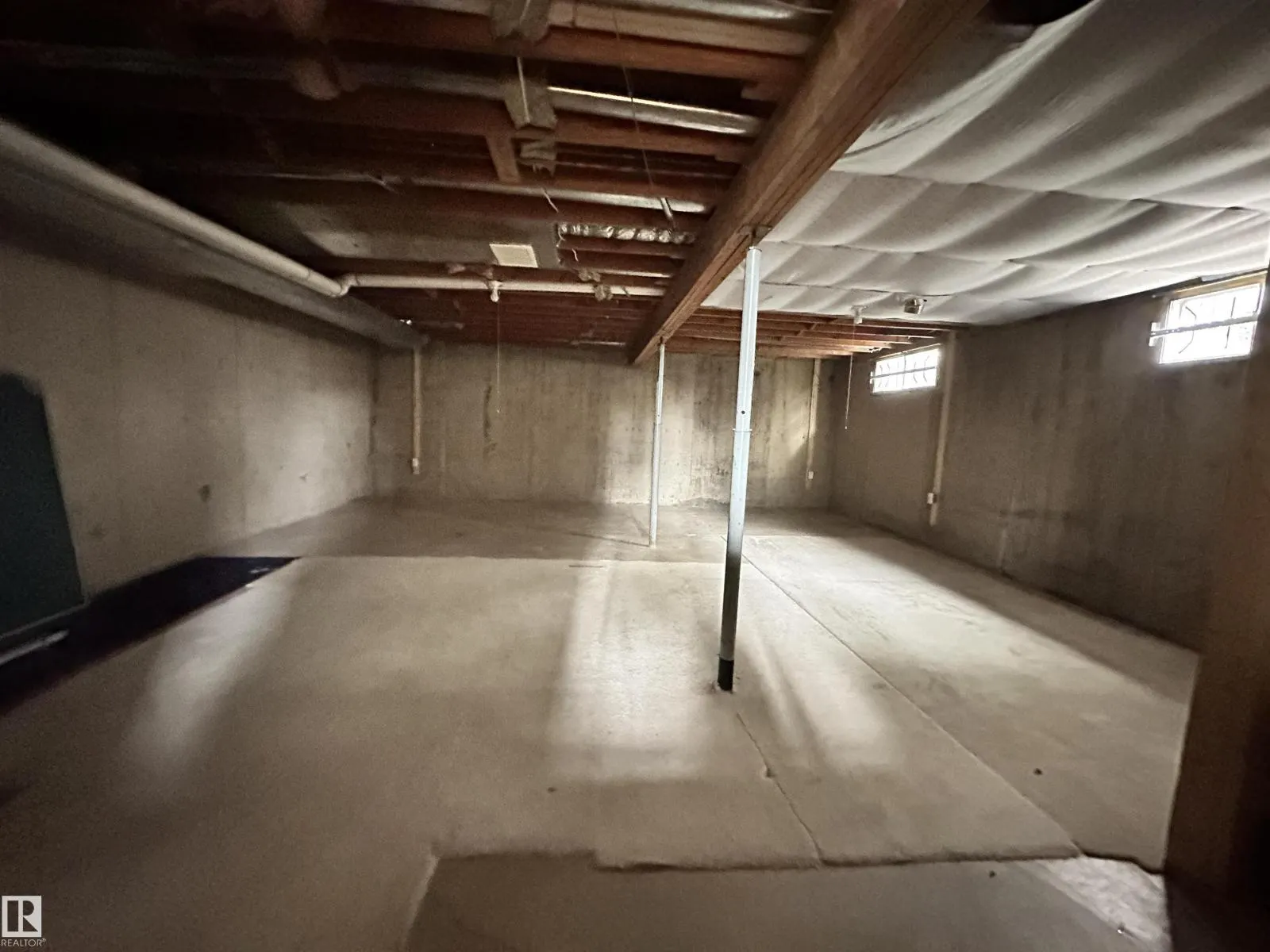 8515 86 AV NW