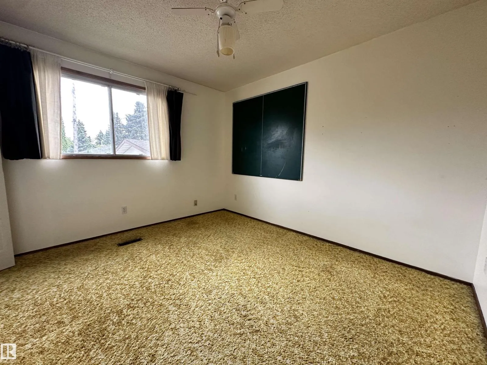 8515 86 AV NW
