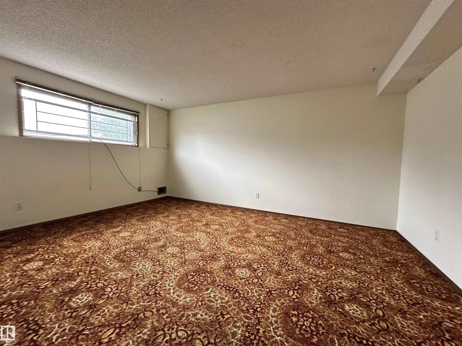 8515 86 AV NW