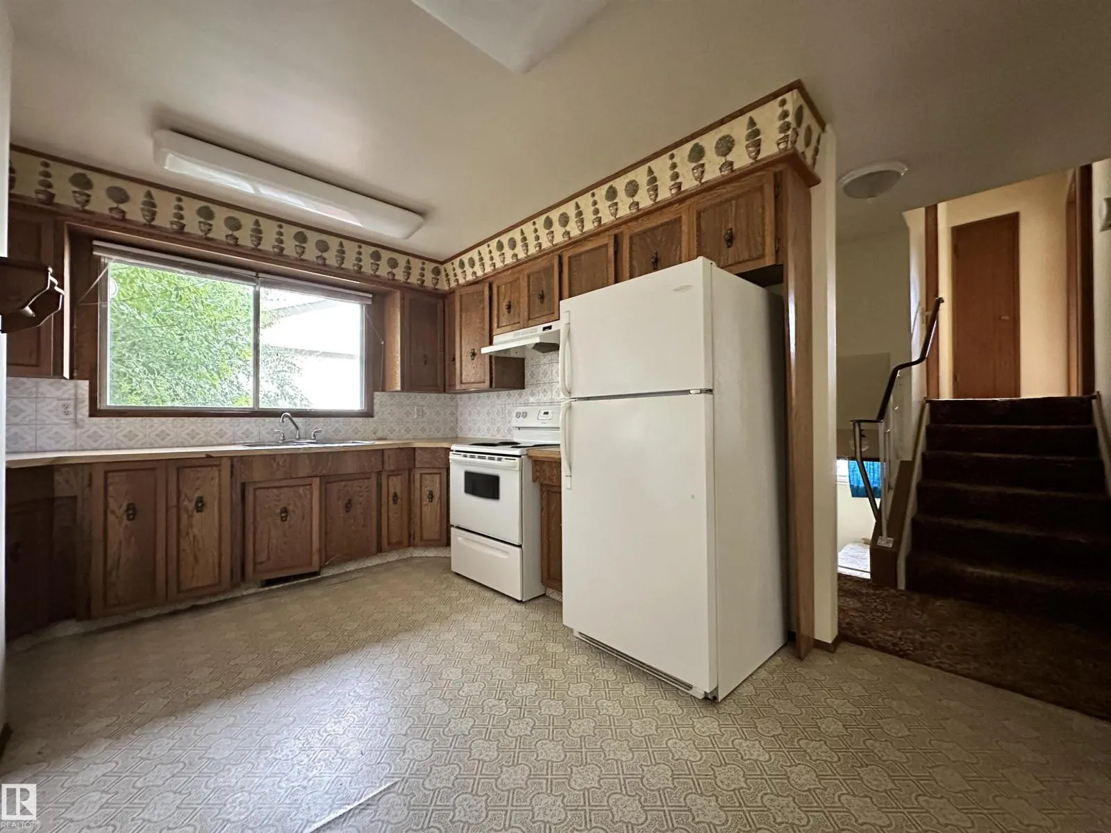 8515 86 AV NW