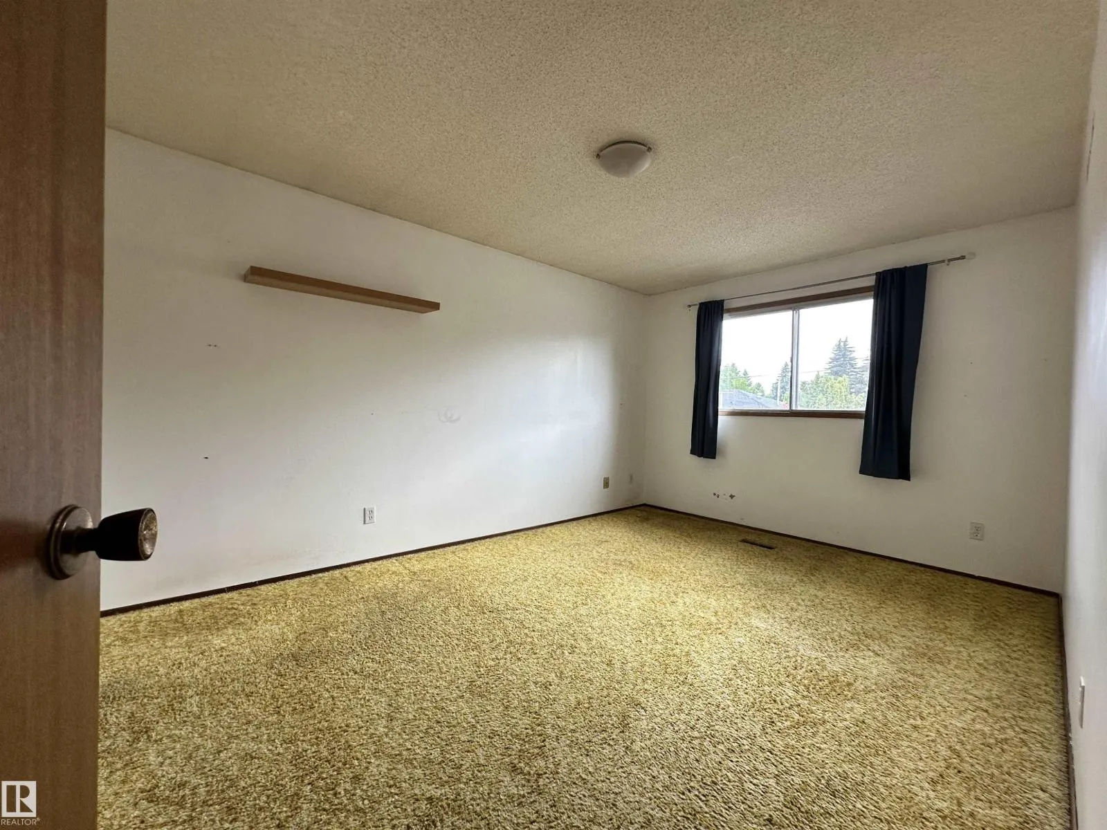 8515 86 AV NW