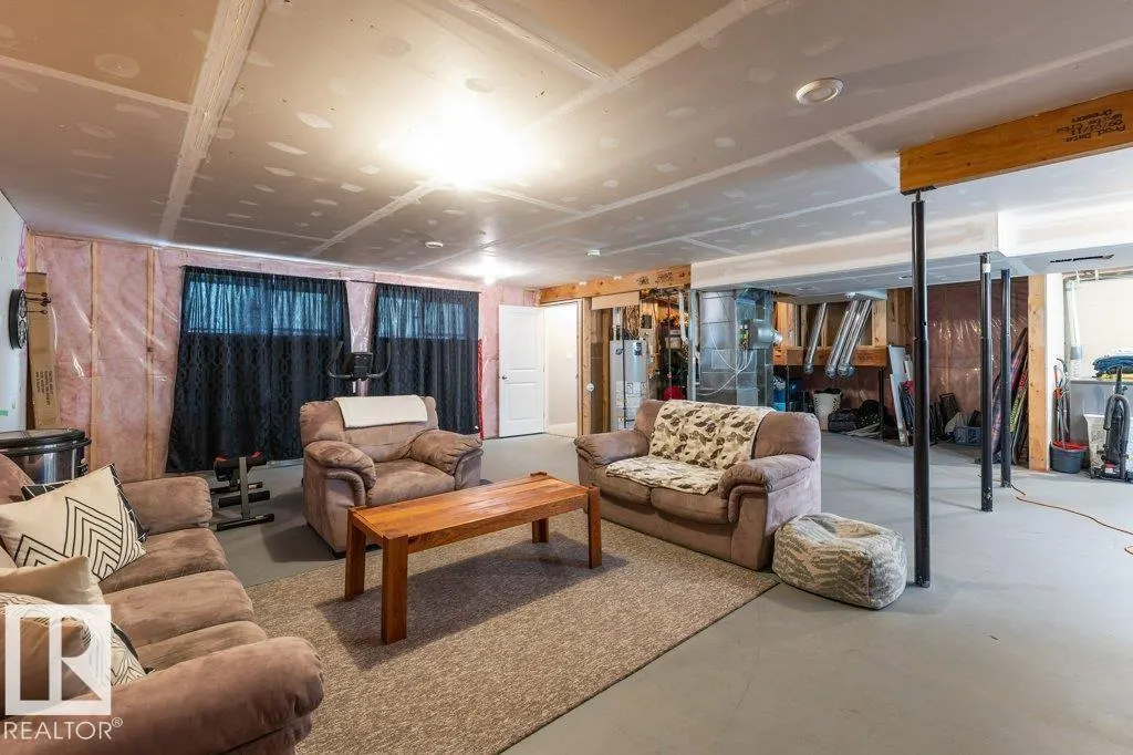 8406 94 ST