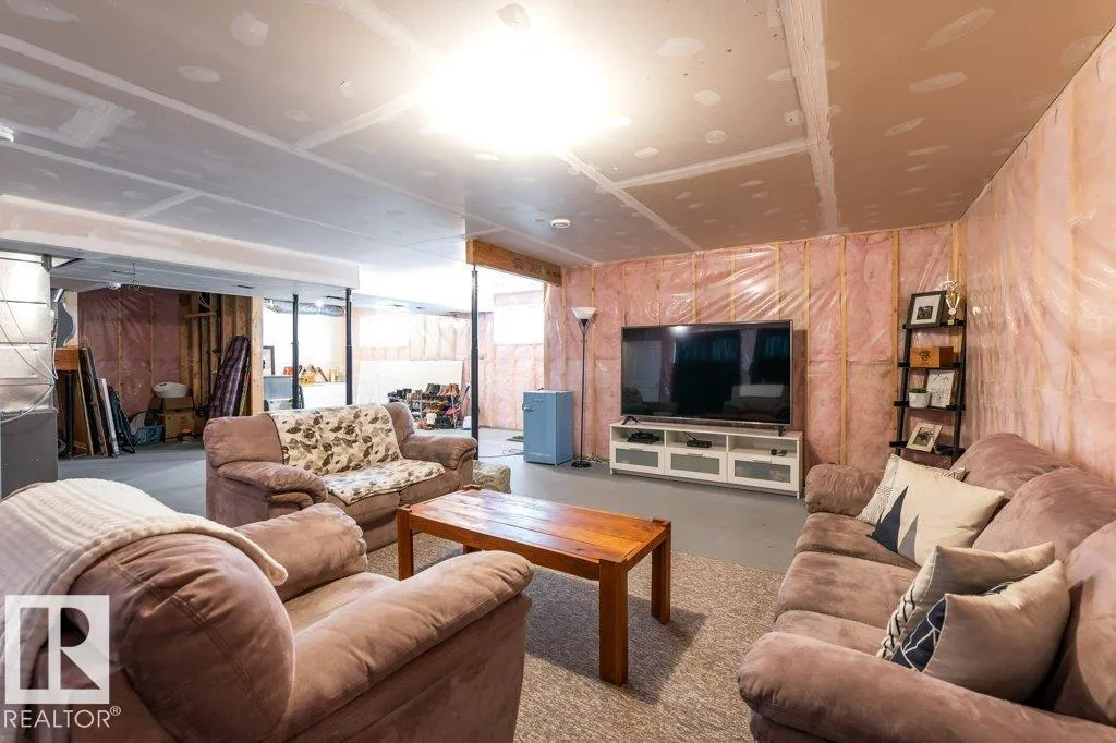 8406 94 ST