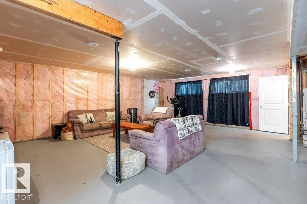 8406 94 ST