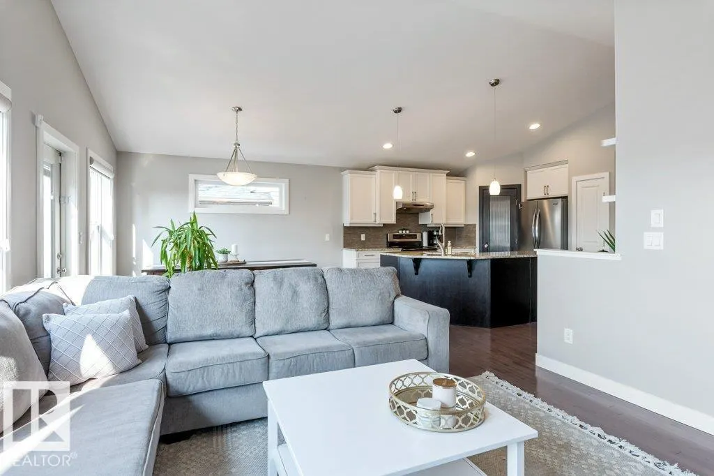 8406 94 ST