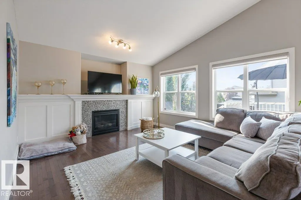 8406 94 ST