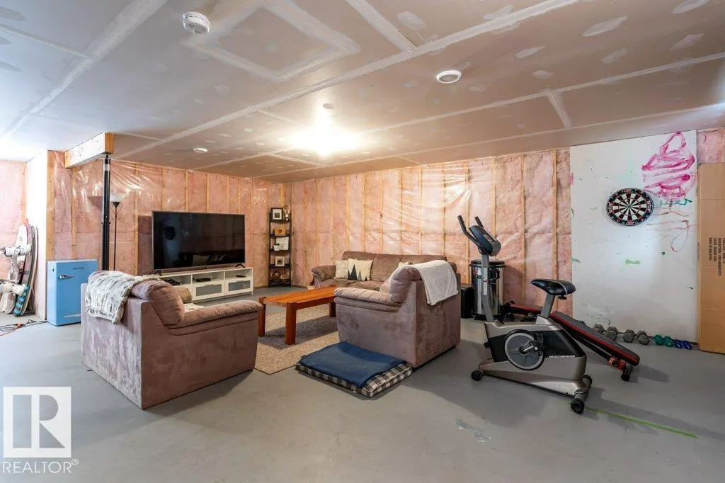 8406 94 ST