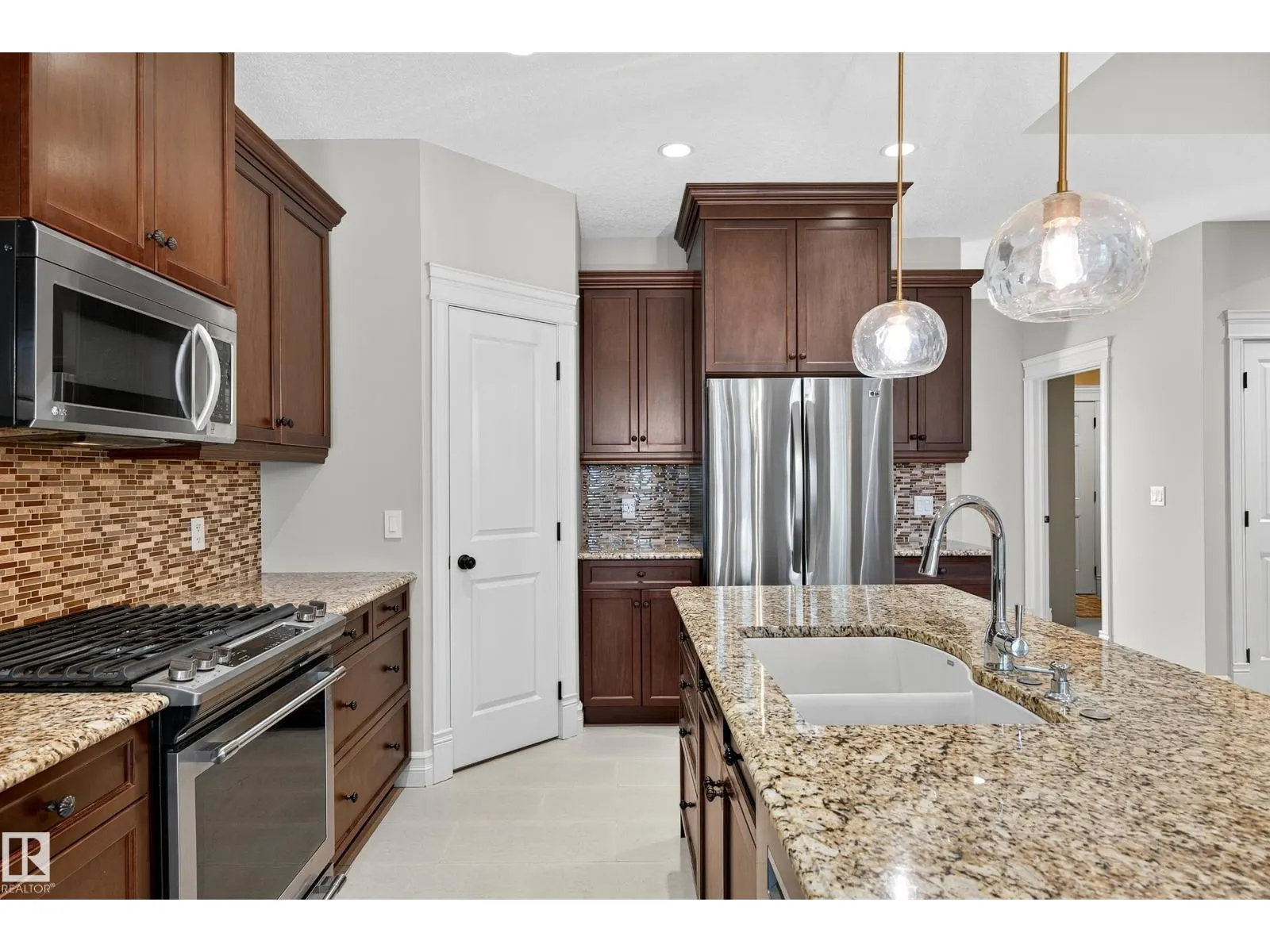 18 NEWTON PL