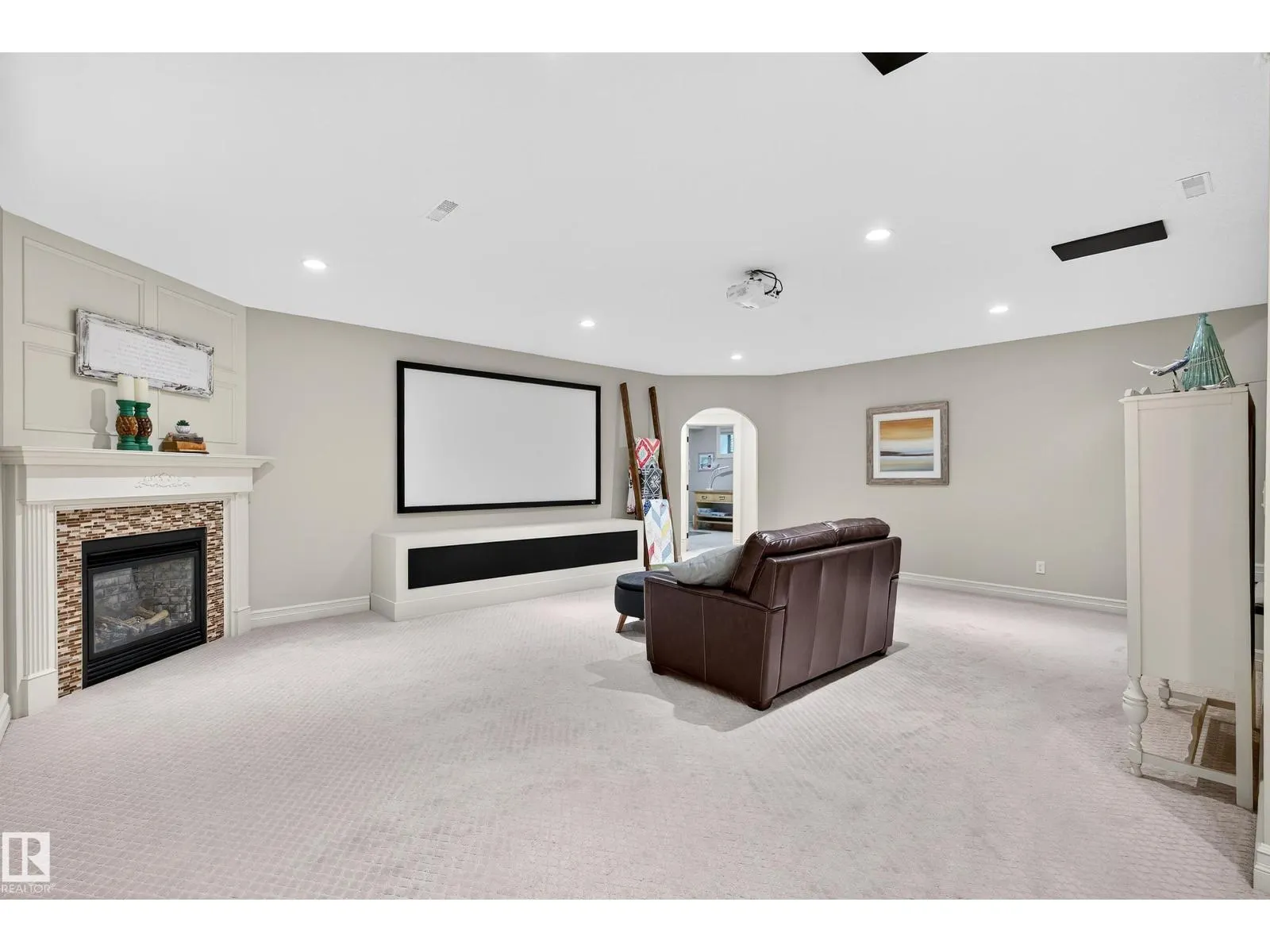 18 NEWTON PL