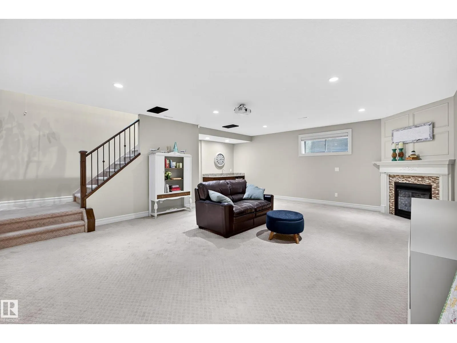 18 NEWTON PL