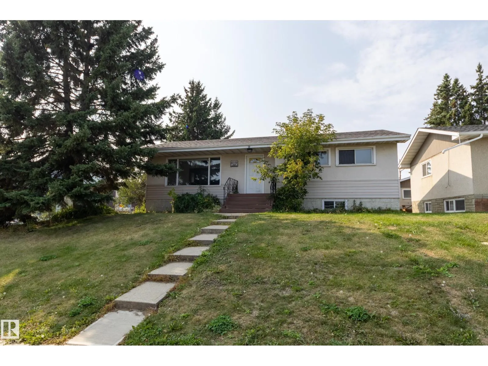 6204 105 ST NW