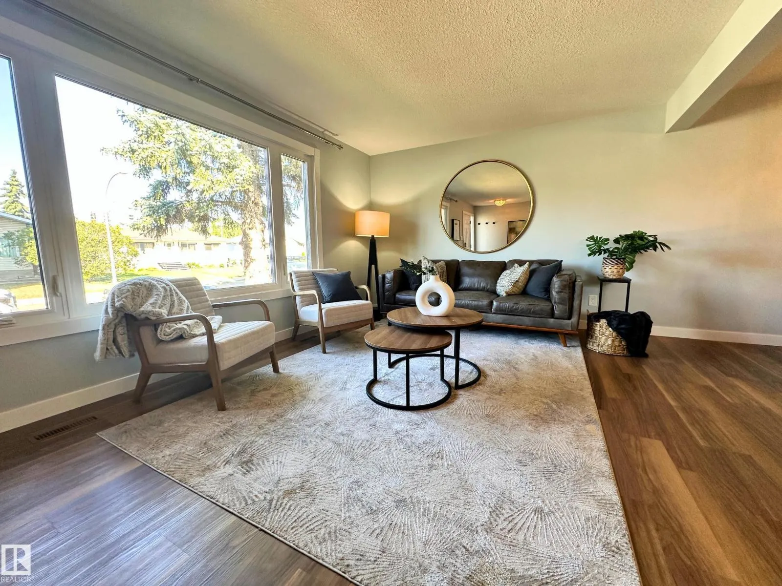8517 86 AV NW