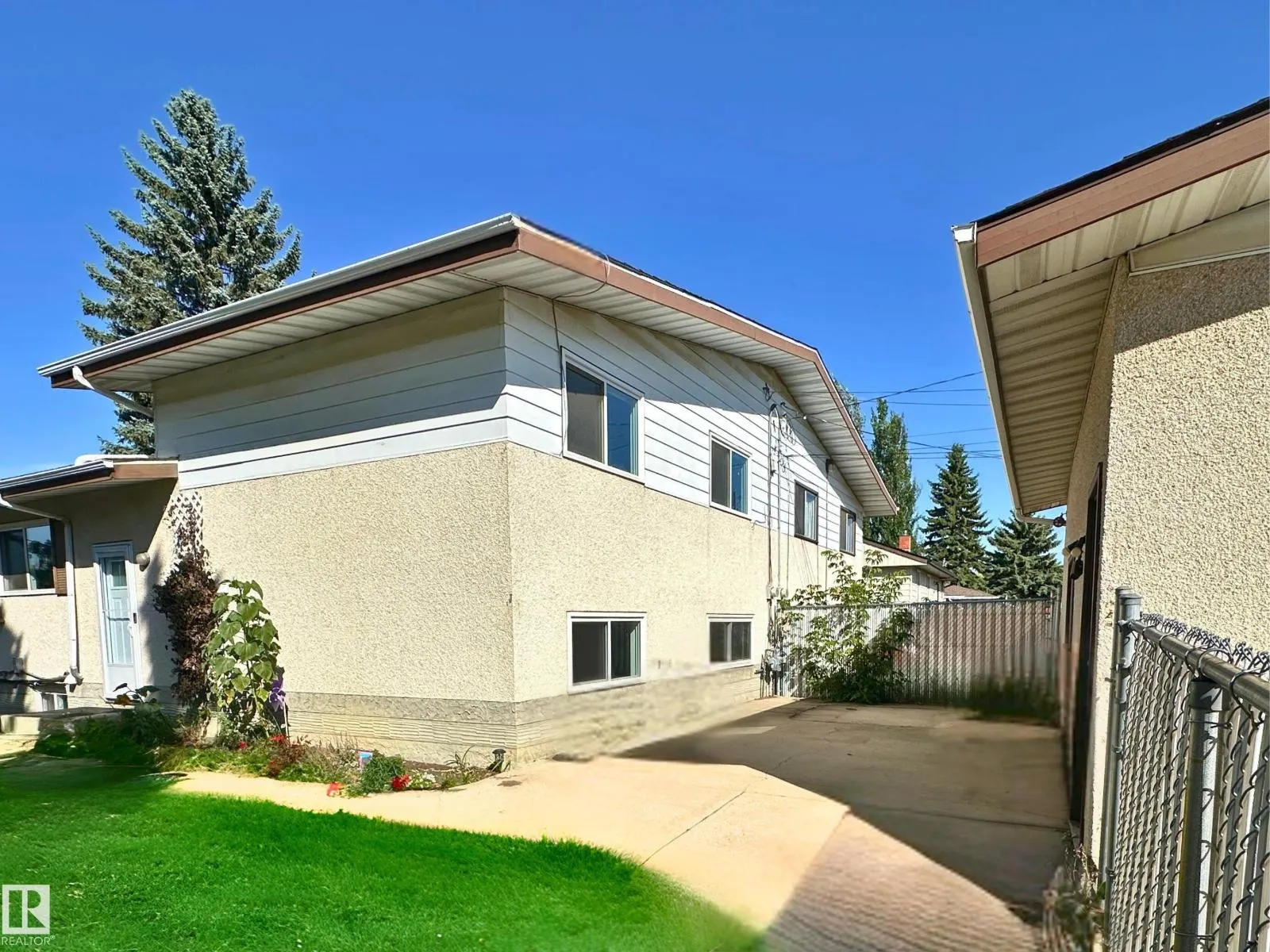 8517 86 AV NW