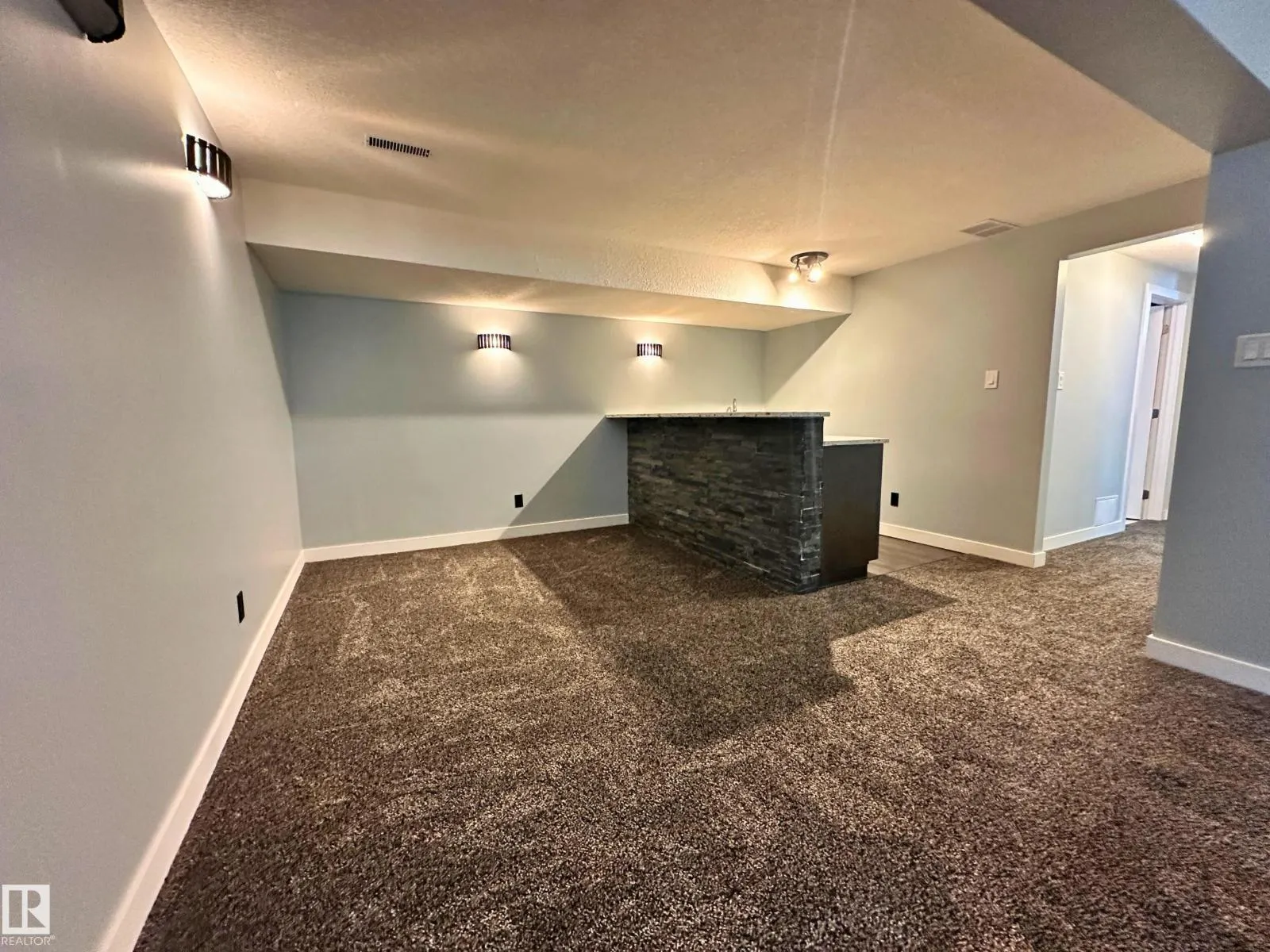 8517 86 AV NW