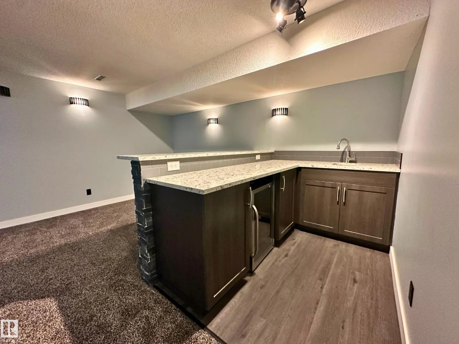 8517 86 AV NW