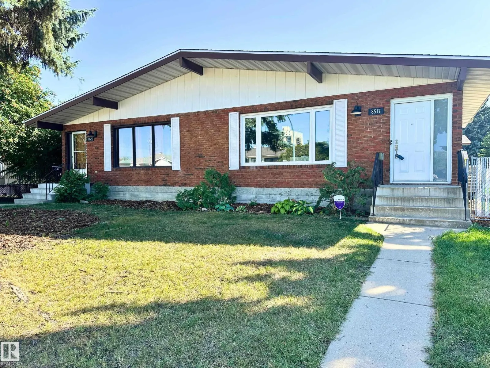 8517 86 AV NW
