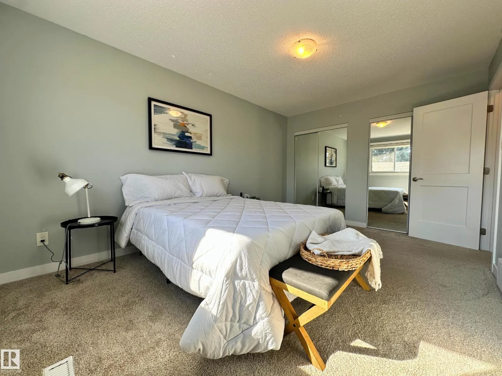 8517 86 AV NW
