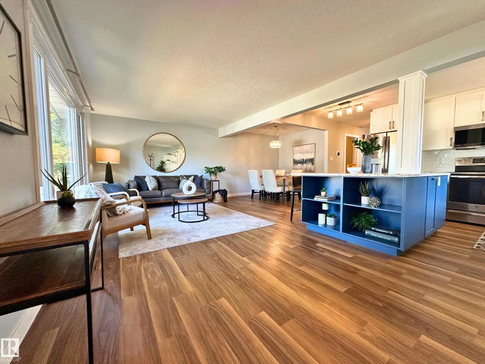 8517 86 AV NW