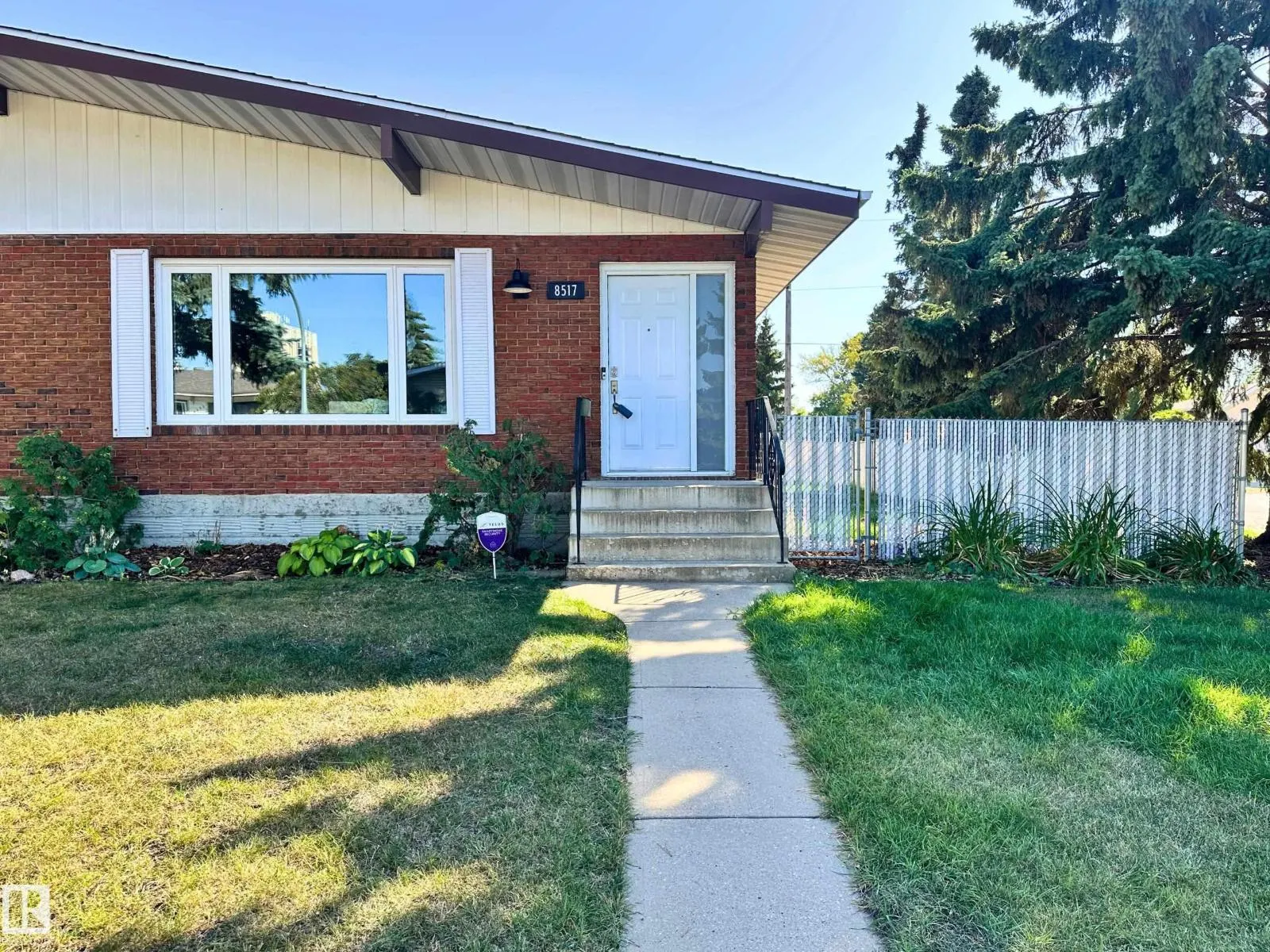 8517 86 AV NW