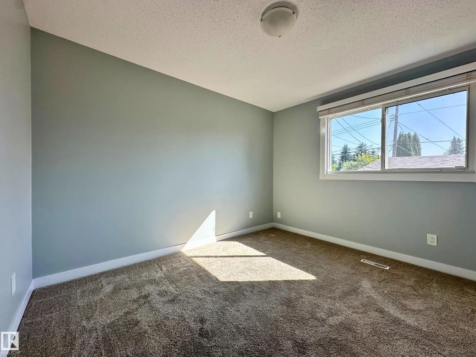 8517 86 AV NW