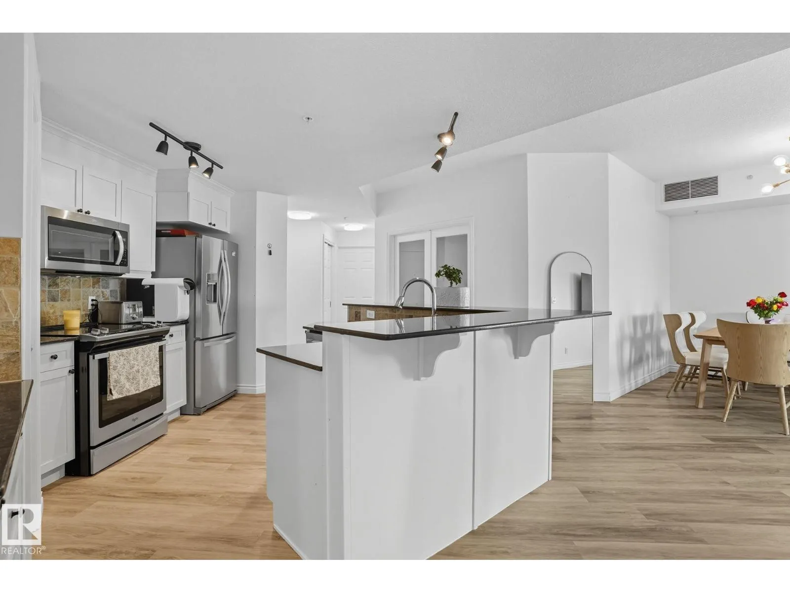 #1406 9020 JASPER AV NW